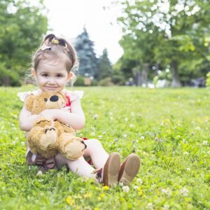 pretty-girl-sitting-green-grass-cuddling-her-teddy-bear_23-2147893054 pretty-girl-sitting-green-grass-cuddling-her-teddy-bear_23-2147893054